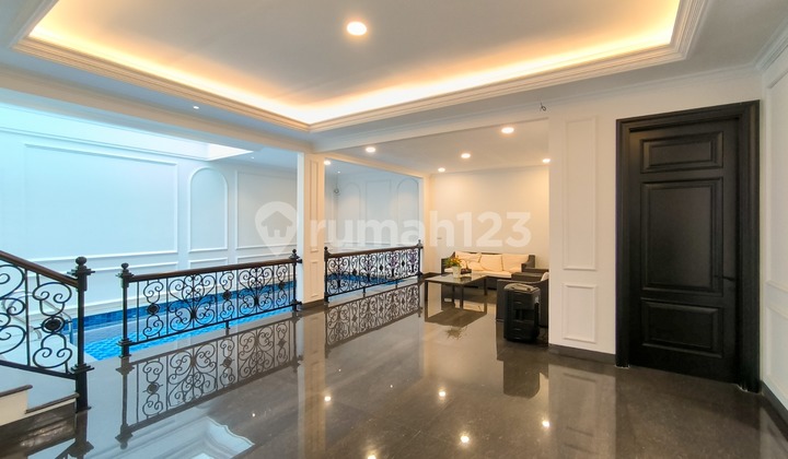 Rumah ada pool,jalan lebar,2 lantai di Bintaro Jaya 7