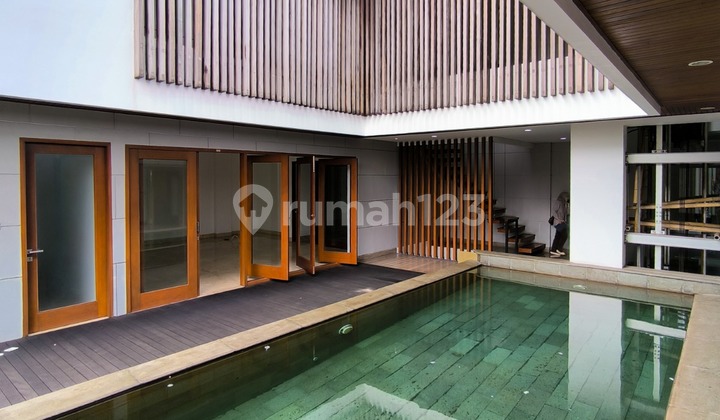 Rumah Mewah dengan kolam renang ,dekat Mall Pondok Indah,Golf Diving rang dan club house Rumah di Pondok Indah