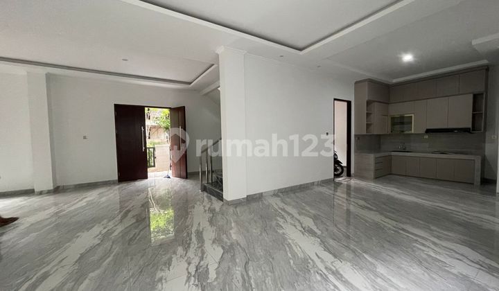 New House, close to food stalls, 24-hour security in Bintaro Jaya 9.