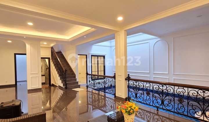 Luxury house with a swimming pool in Bintaro Jaya 7.