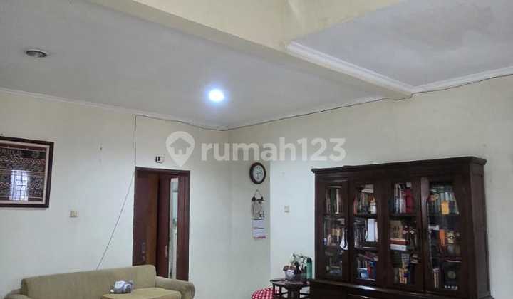 Rumah yang Memiliki Posisi Hoek dengan Space Taman Memiliki Bangunan 2.