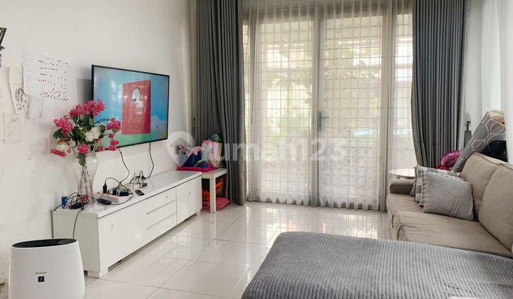 Wide road house, near hospital in Bintaro Jaya 7. Wide road house, near hospital in Bintaro Jaya 7.