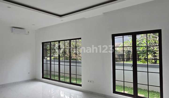 Rumah Posisi Hoek,lingkungan bersih di Graha Raya 2