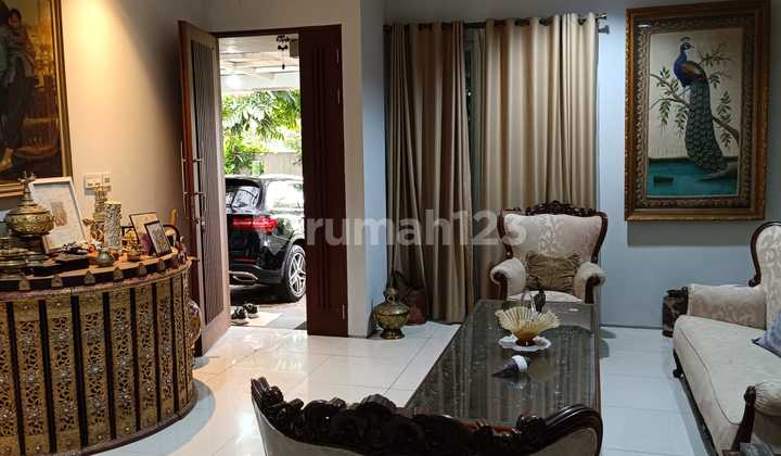 Good neighborhood, flood-free house in Ciputat, South Tangerang. 2