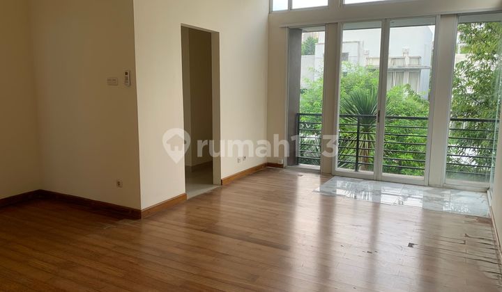 Nice house, clean environment, 24-hour security in Bintaro Jaya 7