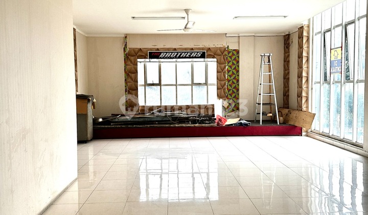 Ready-to-Use Shop House, suitable for starting a business in Graha Raya. Ready-to-Use Shop House, suitable for starting a business in Graha Raya.