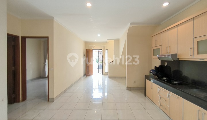 24-hour security house, wide road in Bintaro Jaya 9.