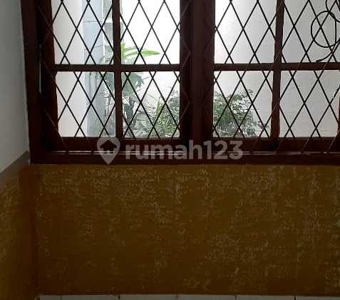 House in a cluster, wide road in Bintaro Jaya 9.