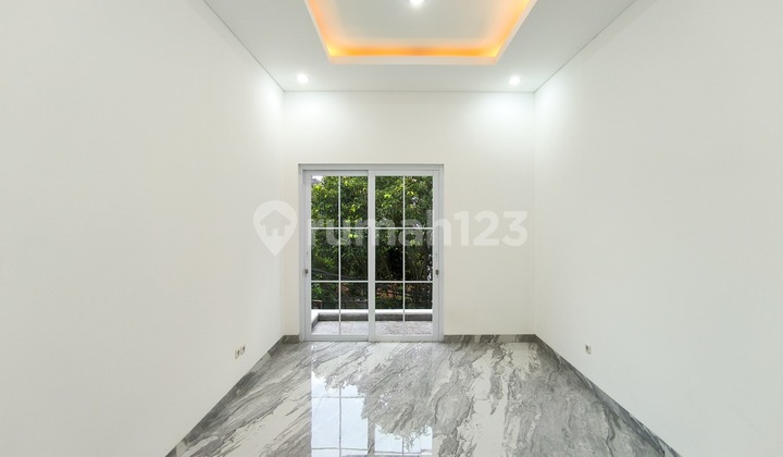 Large, luxurious house, within a cluster, 24-hour security in Bintaro Jaya 9 Large, luxurious house, within a cluster, 24-hour security in Bintaro Jaya 9