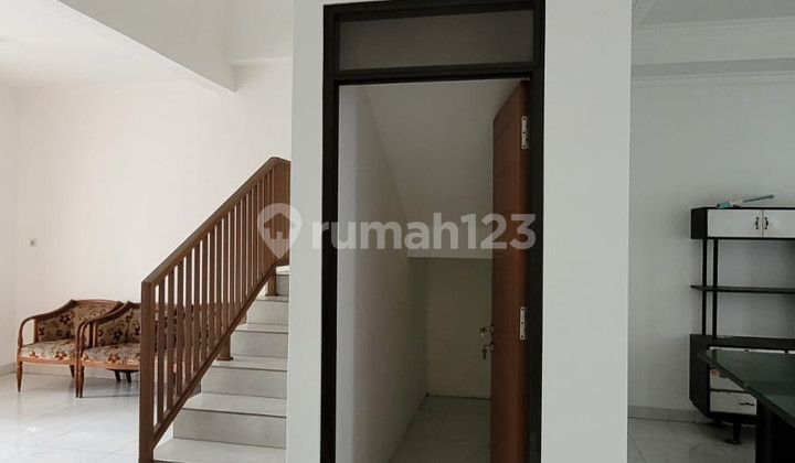 Rumah Bagus,2 Lantai,Nyaman,Aman di Villa Bintaro Indah.