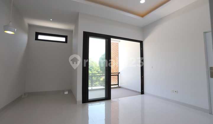 Rumah Bagus,jalan lebar.,dalam c;uster di Graha Raya tangerang selatan. Rumah Bagus,jalan lebar.,dalam c;uster di Graha Raya tangerang selatan.