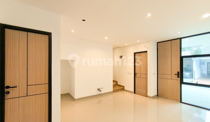 Rumah 2 Lantai,Luas Tanah 72,Dalam Cluster di Bintaro Jaya 9. 2