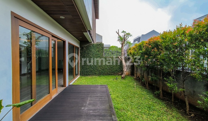 Rumah Mewah dengan kolam renang ,dekat Mall Pondok Indah,Golf Diving rang dan club house Rumah di Pondok Indah 2
