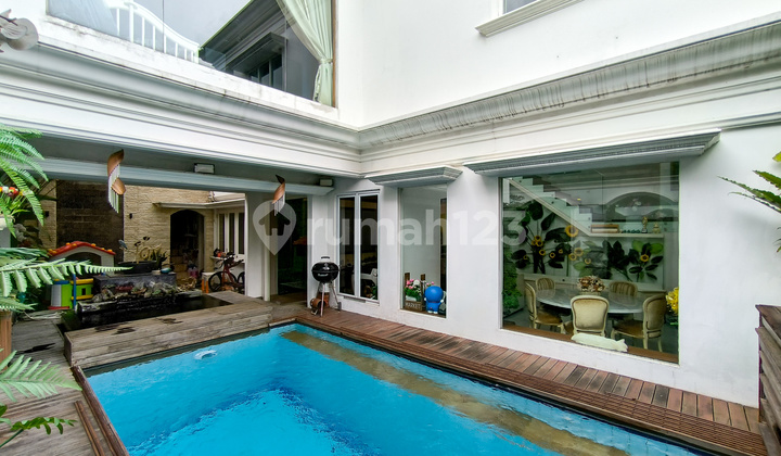 Luxury House with Open Space Pool Located in Bintaro Sector 8 Luxury House with Open Space Pool Located in Bintaro Sector 8