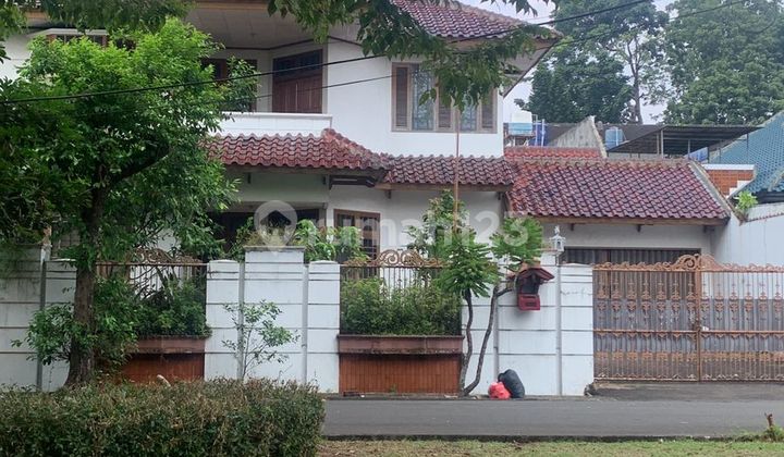 Rumah Posisi Hoek Suasana Asri Lokasi di Bintaro Jaya Sektor 1 1