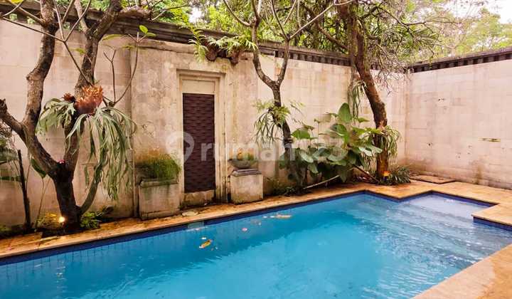 Rumah Furnished dengan Pool, Elegan, Siap Huni di Menteng Residence Bintaro