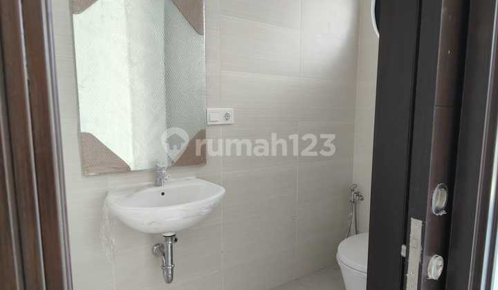 Rumah Bersih dan Terawat  di Cluster Concerto Golf Island PIK , Kamal Muara 2