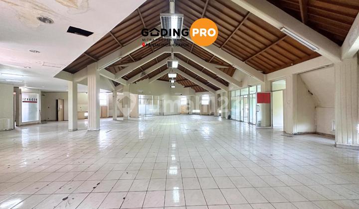 For Sale Mini Building 4 Floors Located at the Corner. Commercial Permit. Strategic Location.