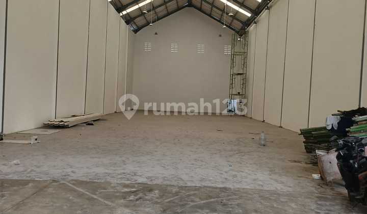 Neat Warehouse Ready to Use in Kapuk Farm. Suitable for Online Warehouse.