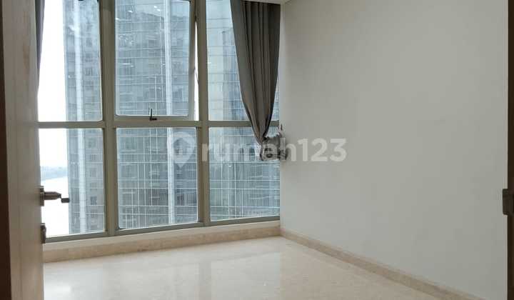 Gold Coast Apartment for Rent Fast. 3 Bedrooms. Semi-Furnished. Ready to Occupy. 2