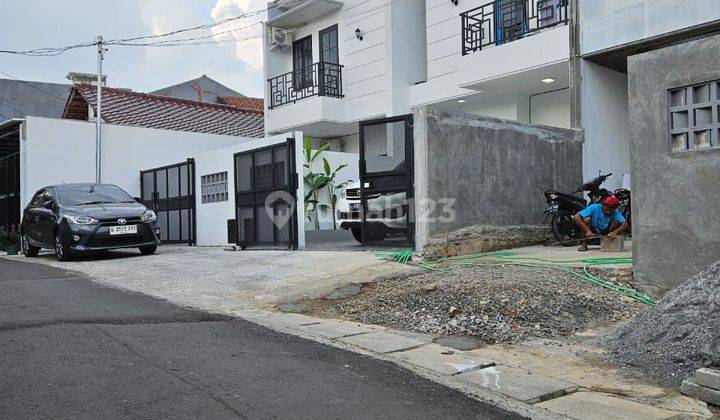 Rumah Baru Nan Cantik Di Ciracas, Jakarta Timur 2