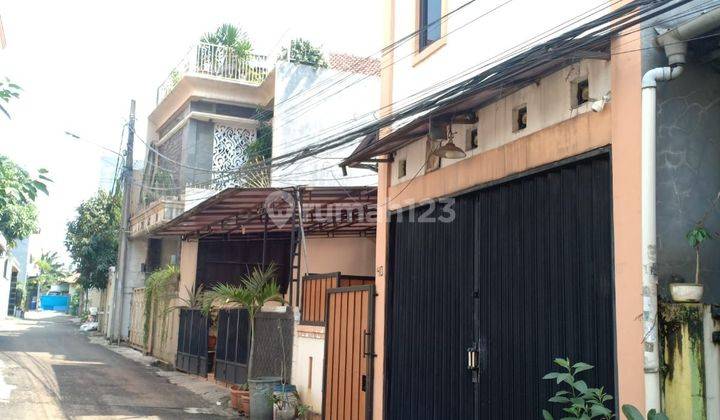 Rumah Terawat Di Cijantung, Jakarta Timur 1