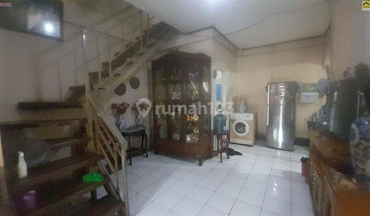 ruang keluarga rumah terawat di perumnas 3,