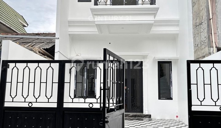 DIJUAL RUMAH BARU 2 LANTAI TYPE AMERICAN CLASSIC DEKAT BINTARO DIJUAL RUMAH BARU 2 LANTAI TYPE AMERICAN CLASSIC DEKAT BINTARO