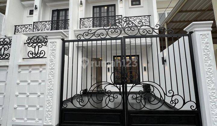 Rumah Baru Dijual 2 Lantai American Classic Full Furnish di Komplek Duta Garden Tanggerang 1