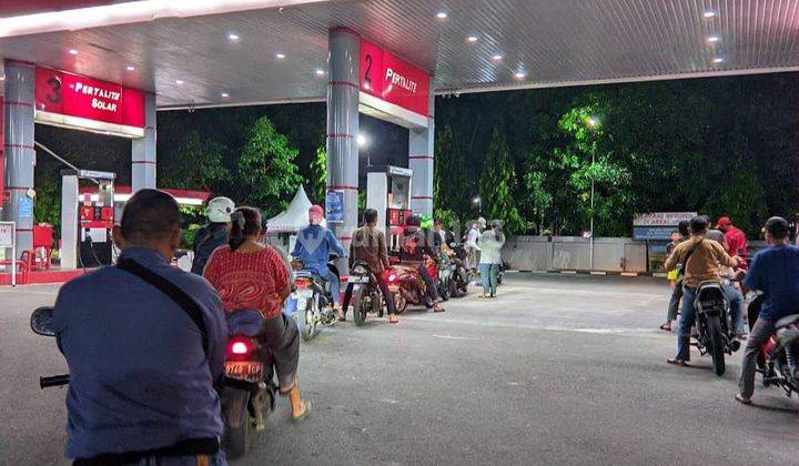 Pom Bensin Area Sangat Ramai di Jakarta Timur 2