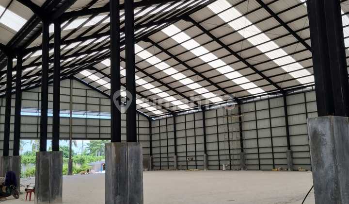 Large Good Warehouse in Kedaung Kali Angke, Jl Peternakan, West Jakarta.