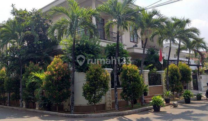 Rumah Mewah Hoek Bagus Timur Selatan di Pulomas Jakarta Timur 1