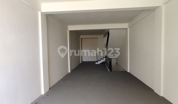 Ready-to-Use 3-Unit Ruko Row, Raya Tambaksari. Facing the Main Road. 2