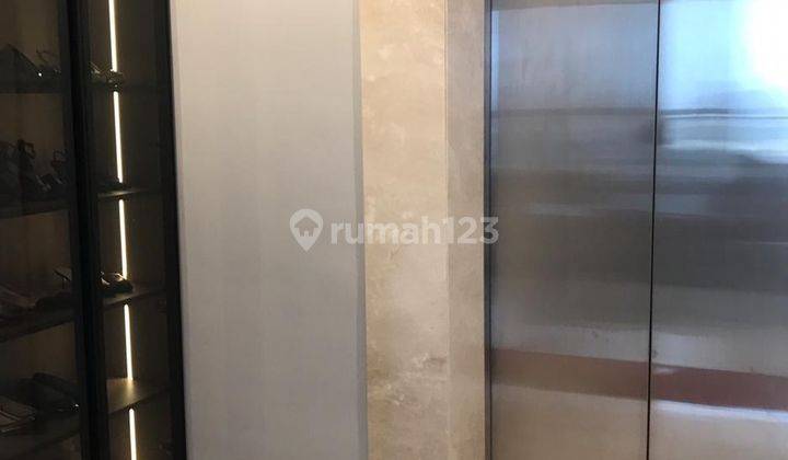 The Peak Residence lt 37 Harga Termurah. Apartment Mewah di atas Tunjungan Mall Private Lift. Full Furnish Mewah. 2