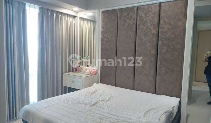 Apartment Pakuwon Mall La Riz lt. R8 Full Furnish. Private Lift. Private Foyer. 2