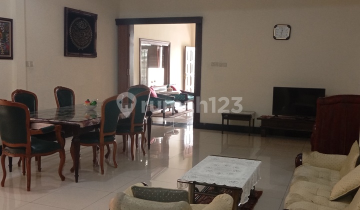 Rumah Lama Terawat di Jatinegara Rumah Lama Terawat di Jatinegara