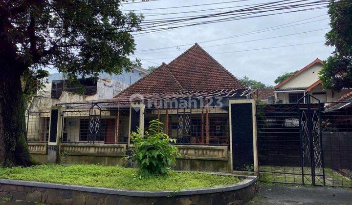 rumah tua cocok buat investasi kafe atau tempat tinggal. Dekat kampus UNM dan resto resto terkenal  1