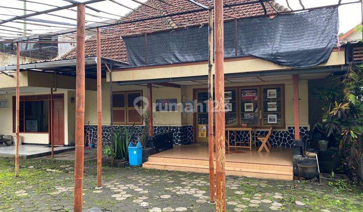 rumah tua cocok buat investasi kafe atau tempat tinggal. Dekat kampus UNM dan resto resto terkenal  2