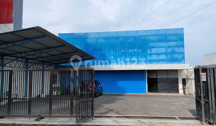 ruko strategis di daerah blimbing jalan raya pusat kota . sangat startegis bekas showroom ruko strategis di daerah blimbing jalan raya pusat kota . sangat startegis bekas showroom