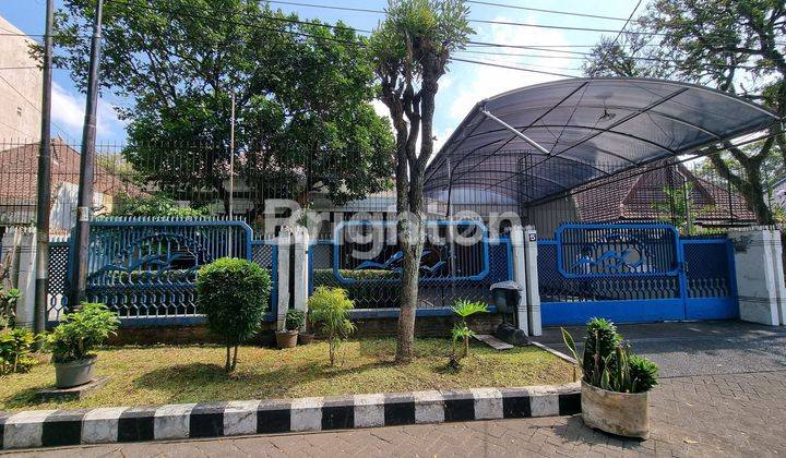 rumah mewah , kolonial jam belanda didaerah gunung gunung sekitar ijen boulevard kota malang 1