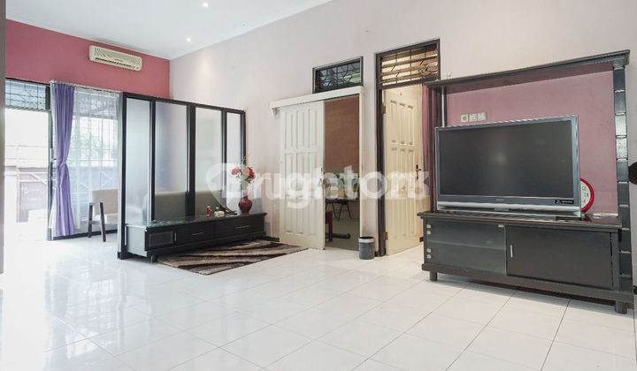 Rumah cantik di Taman Pondok Indah Wiyung surabaya