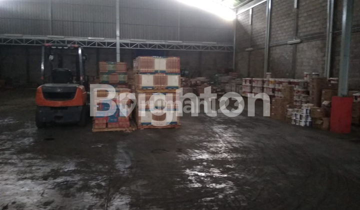 gudang strategis di kota bisa di lewati kontainer. lokasi bagus