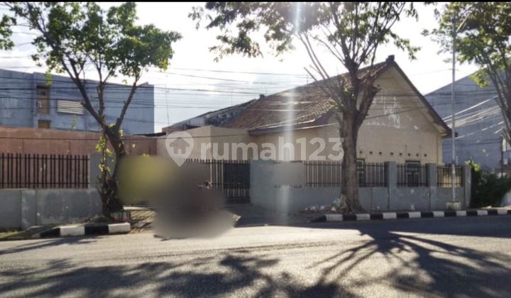 Warehouse/ Office/ Mess Cheap on the Side of Main Road in Central Semarang