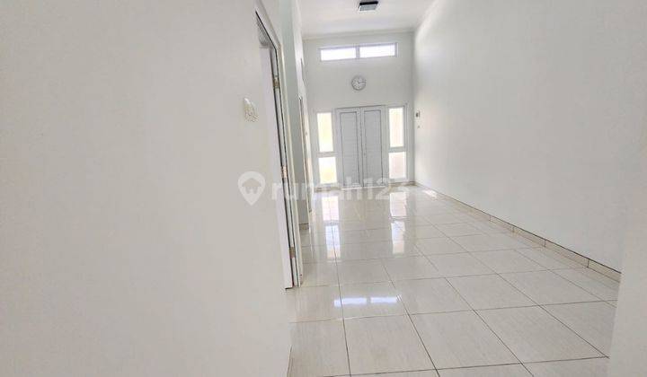 ruang keluarga rumah baru di semarang indah