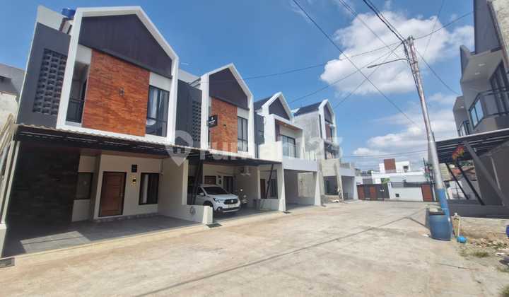 Rumah Mewah 5 KT di Puri Navara Cibubur - Dekat LRT & Tol - SHM