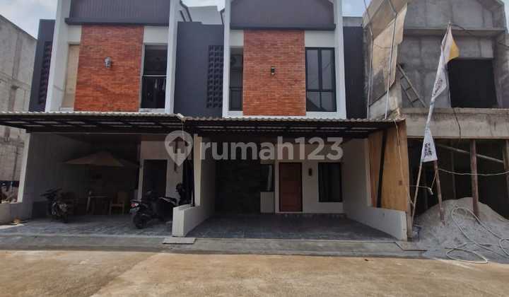 5-Bedroom House in Cibubur Ciracas, East Jakarta, Type 65/118 SHM IMB