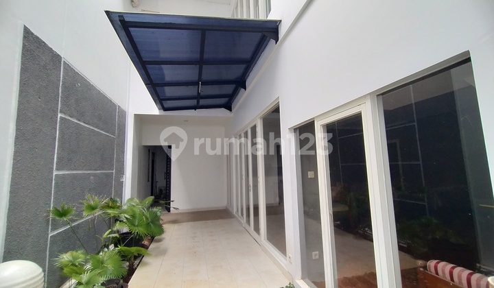 Nice House for Rent Semifurnished Panglima Polim Kebayoran Baru