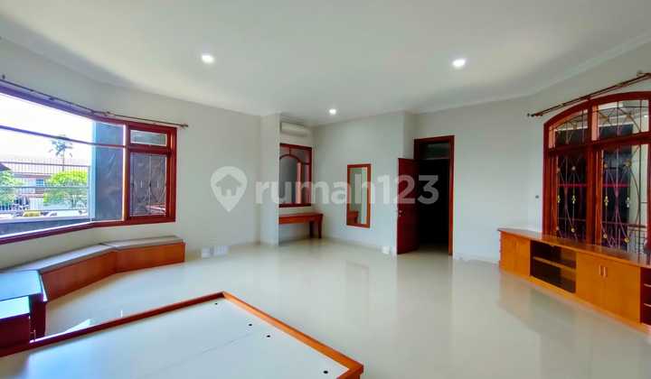 Luxury House Batununggal, sirkulasi & pencahayaan bagus 2