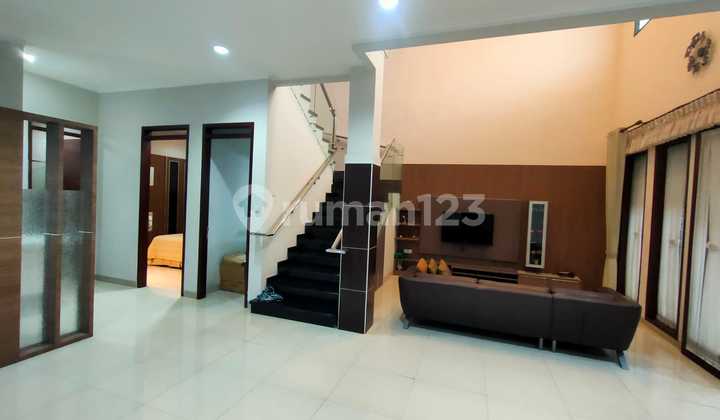 Tinggal Bawa Koper Rumah Cantik Minimalis 2 Lantai di Batununggal Estate Fully Furnished