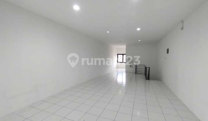 Good Ready-to-Use Shop House on Mekar Wangi Main Road